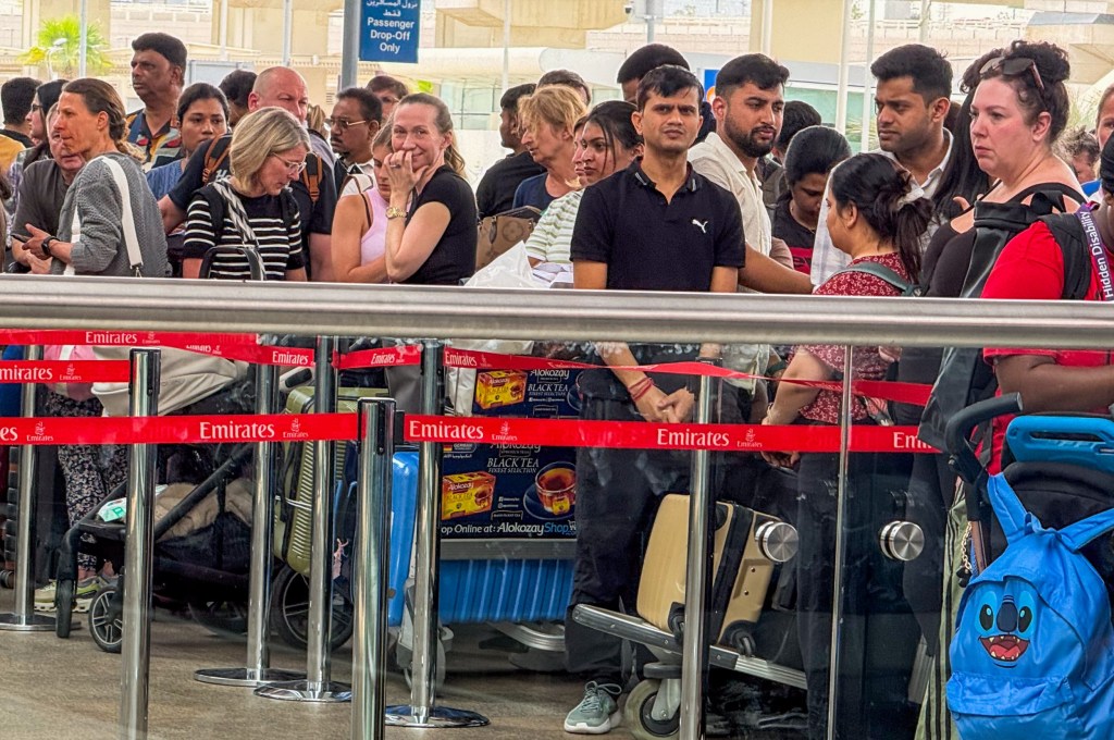 Panic grips first UK evacuation flight after it fails to take off in(02)