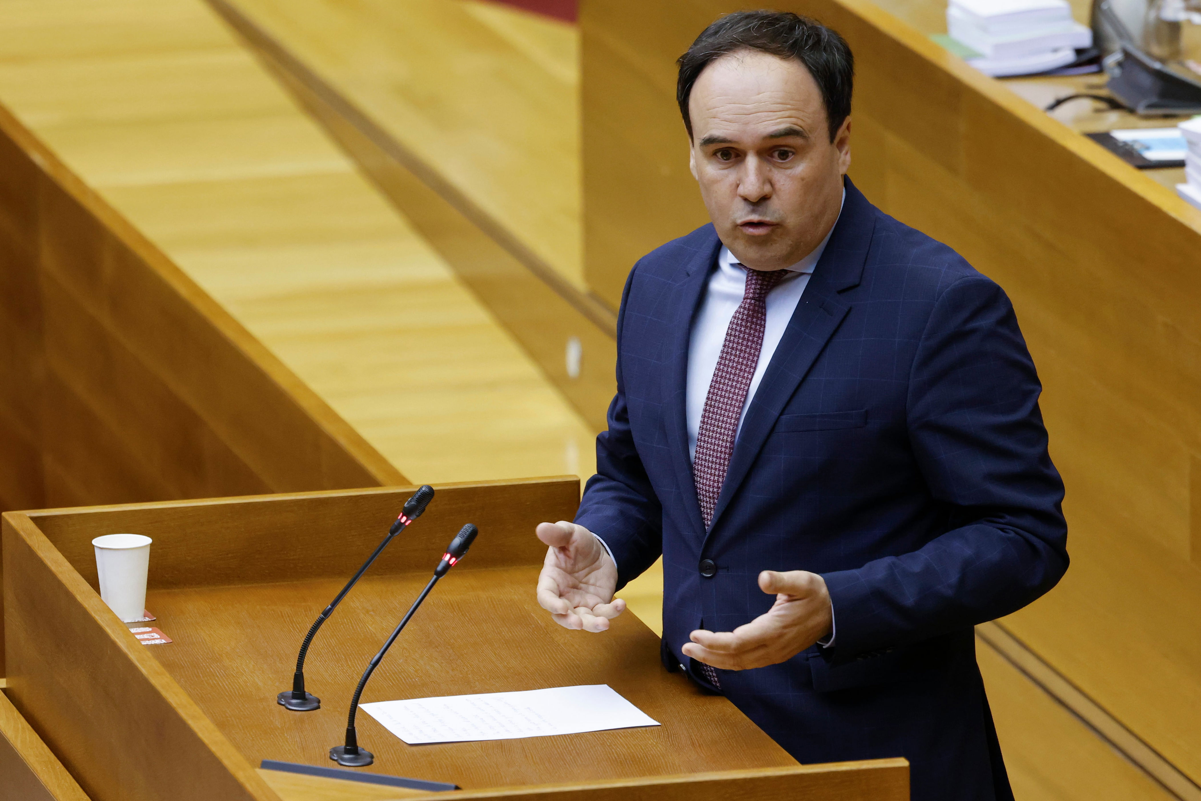 Pérez Llorca contrapone el caso de Oltra a la petición de la oposición ...