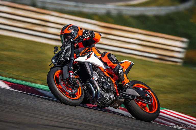 127 HP for $13,900—KTM’s 395-pound 990 Duke R is a track weapon in disguise