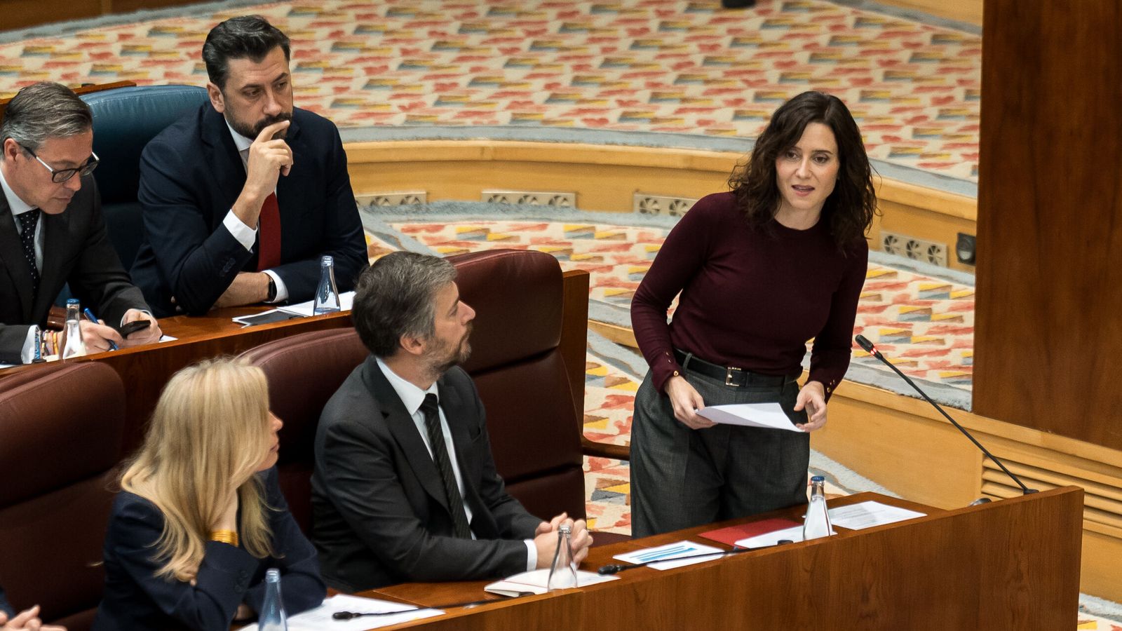 Ayuso anima a las mujeres de la izquierda a ir solas y borrachas por ...