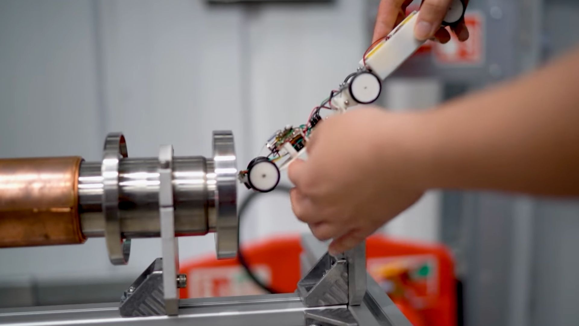 Mouse-sized robot to inspect 17-mile pipes of world’s most powerful ...