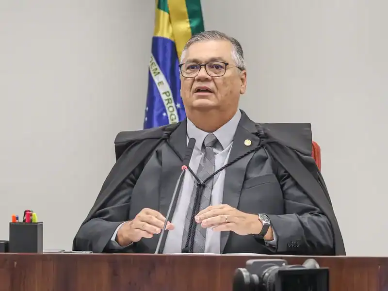 Dino suspende quebra de sigilo de amiga de Lulinha aprovada pela CPMI do INSS