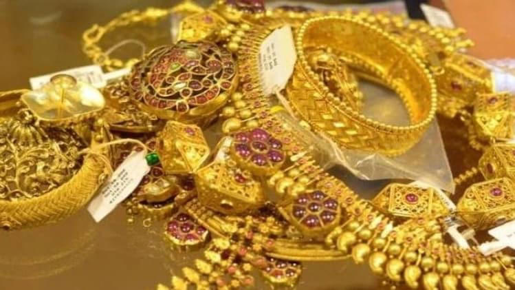 Is gold losing its safe-haven status during market crashes? Here's why ...