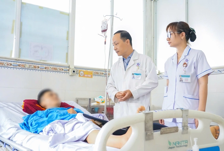 Cứu sống một thanh niên chạy xe ôm công nghệ bị đa chấn thương nặng