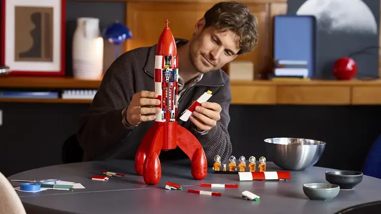 lego-lan-a-set-do-foguet-o-lunar-de-tintin-criado-por-designer-portugu-s