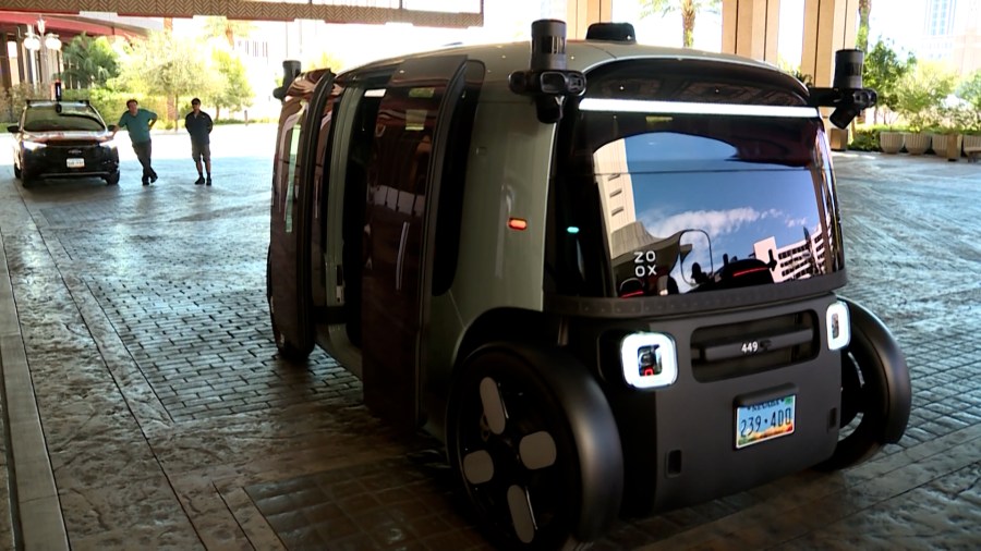Las Vegas rideshare drivers upset by Uber partnering with self-driving cars