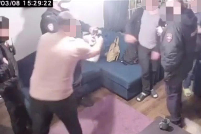 Cop caught playing criminal's VR video game while colleagues arrest suspect