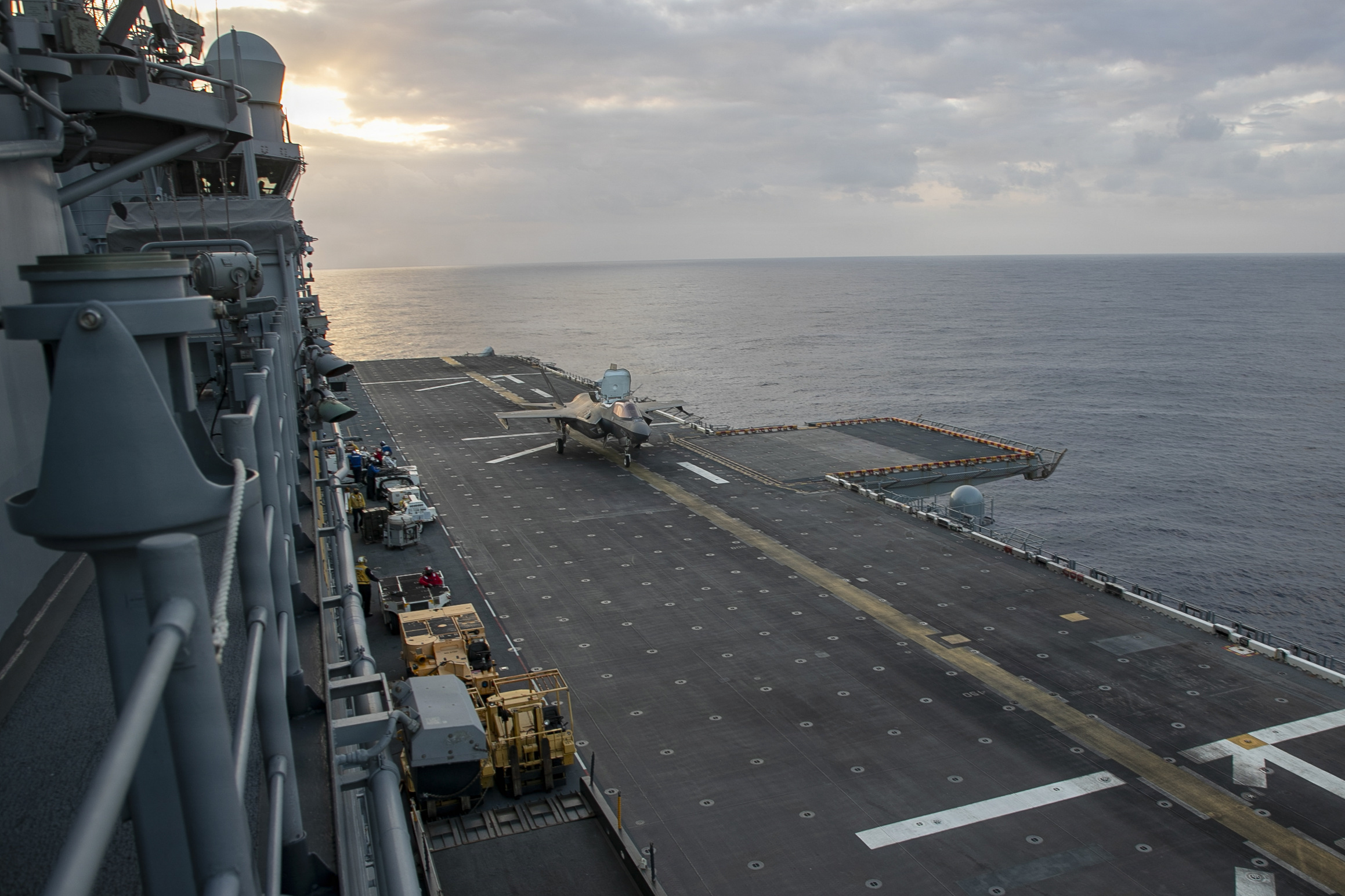 Pentagon reportedly sending more warships and Marines to Middle East