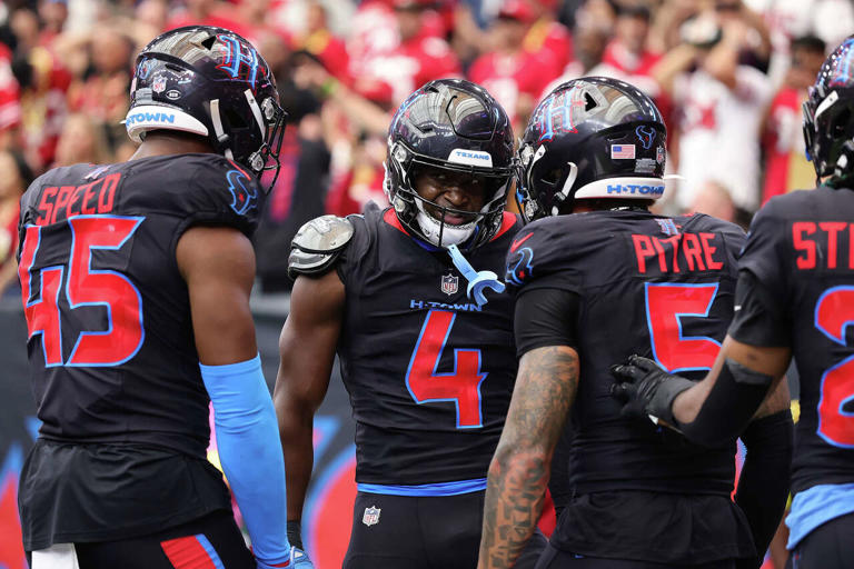 Tennessee Titans revive Houston Oilers-era uniforms and reopen a 30 ...