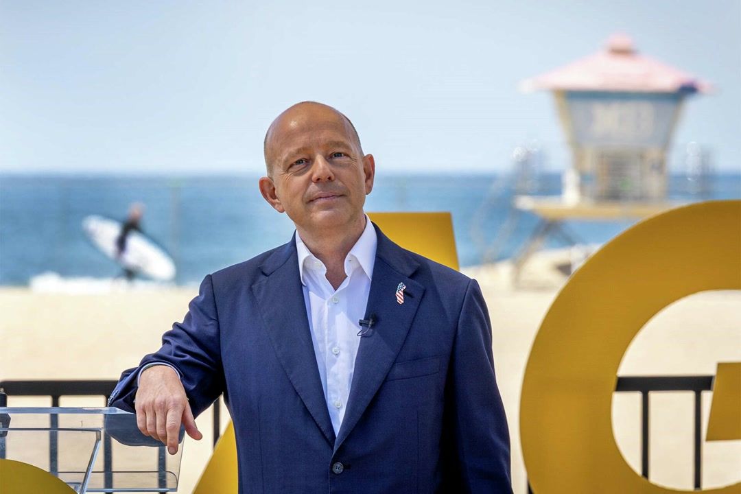 Calif. governor's race poll shows former Fox News host leading