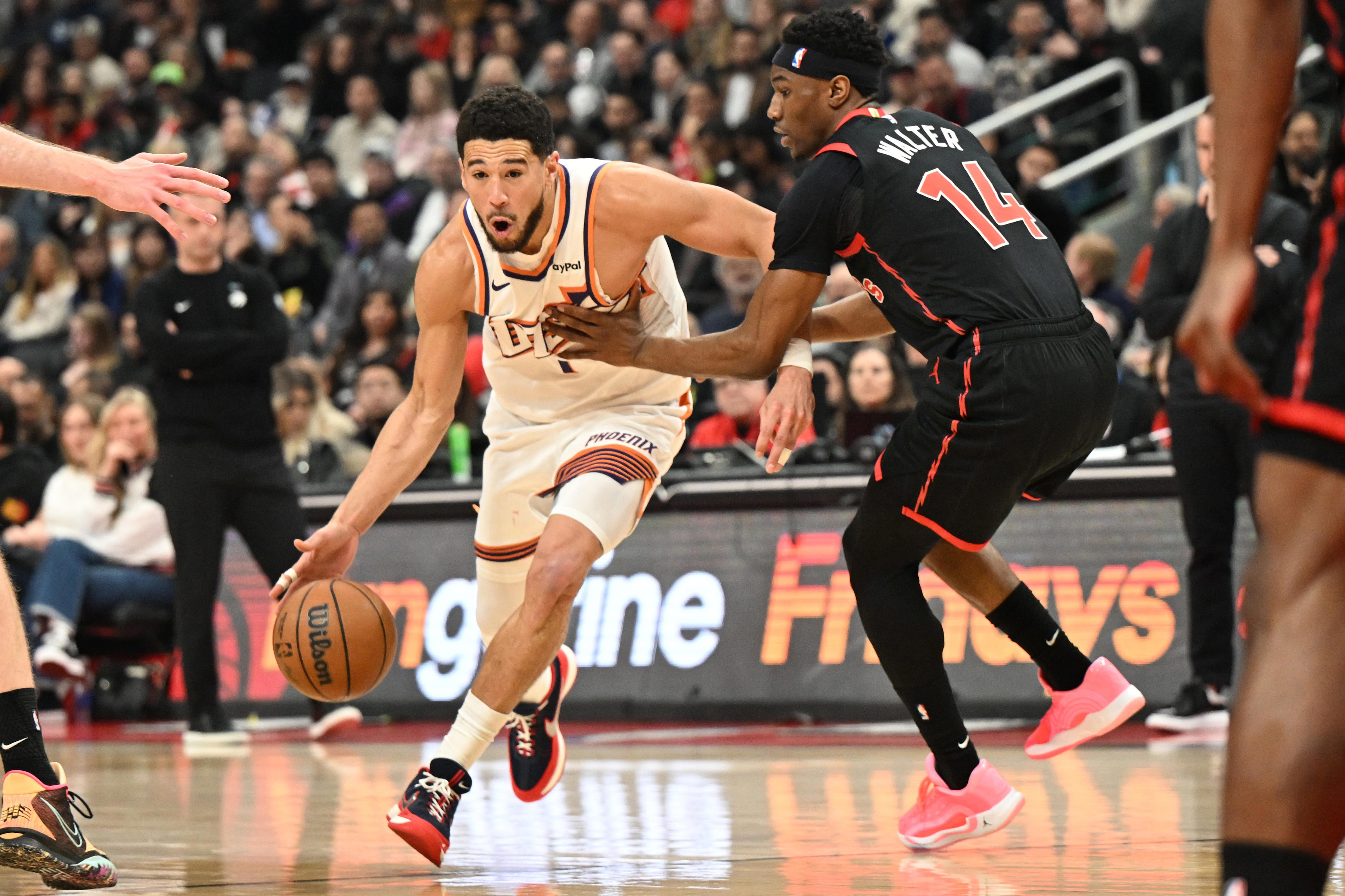 Phoenix Suns fold late, fall to Toronto Raptors to end win streak