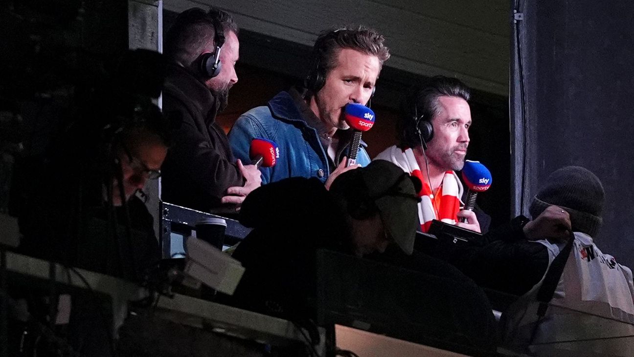 Ryan Reynolds, Rob Mac commentate Wrexham match vs. Swansea<br>