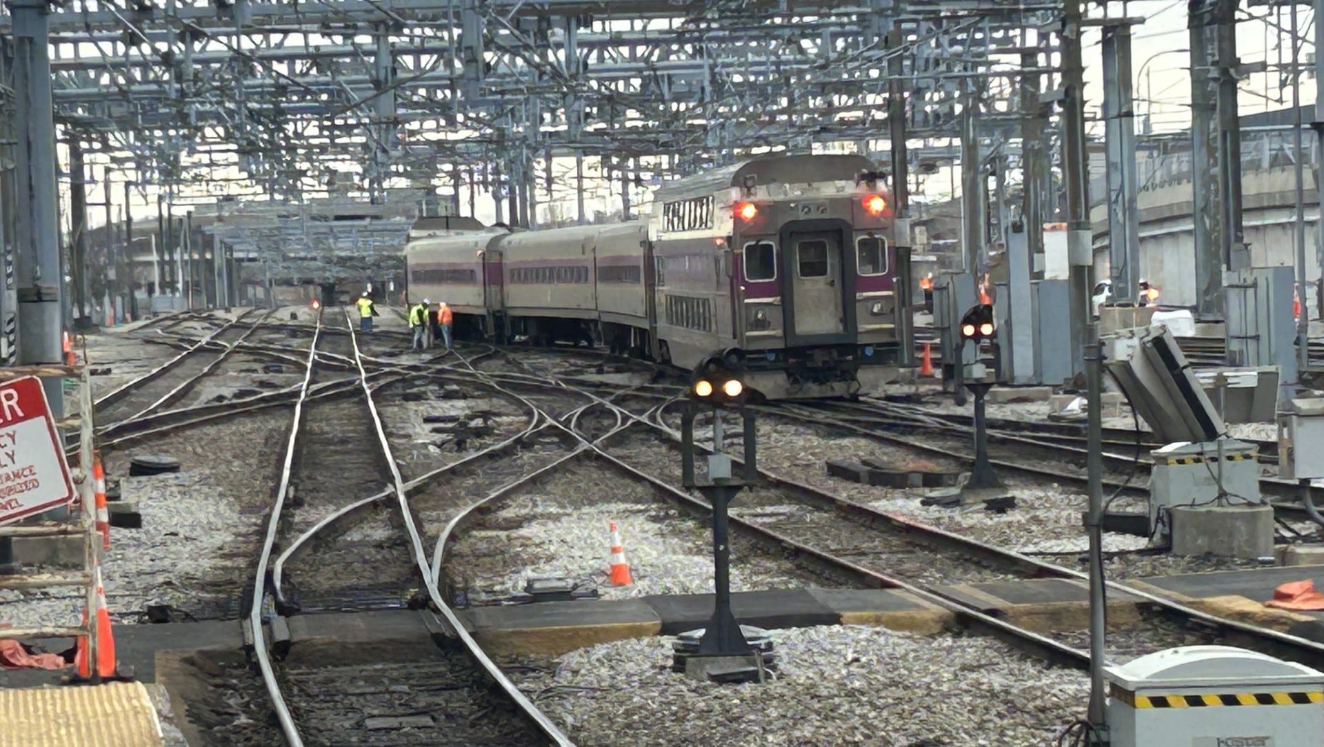 Slow-speed derailment of MBTA commuter rail train causes delays ...