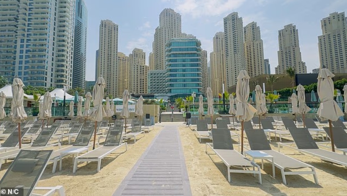 Dubai vắng vẻ chưa từng thấy