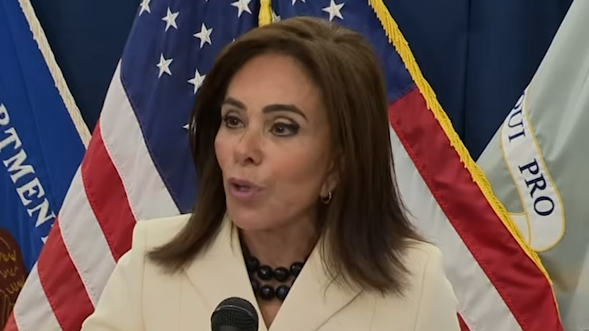 Pirro slams ‘activist’ judge for leaving Jerome Powell ‘bathed in immunity’