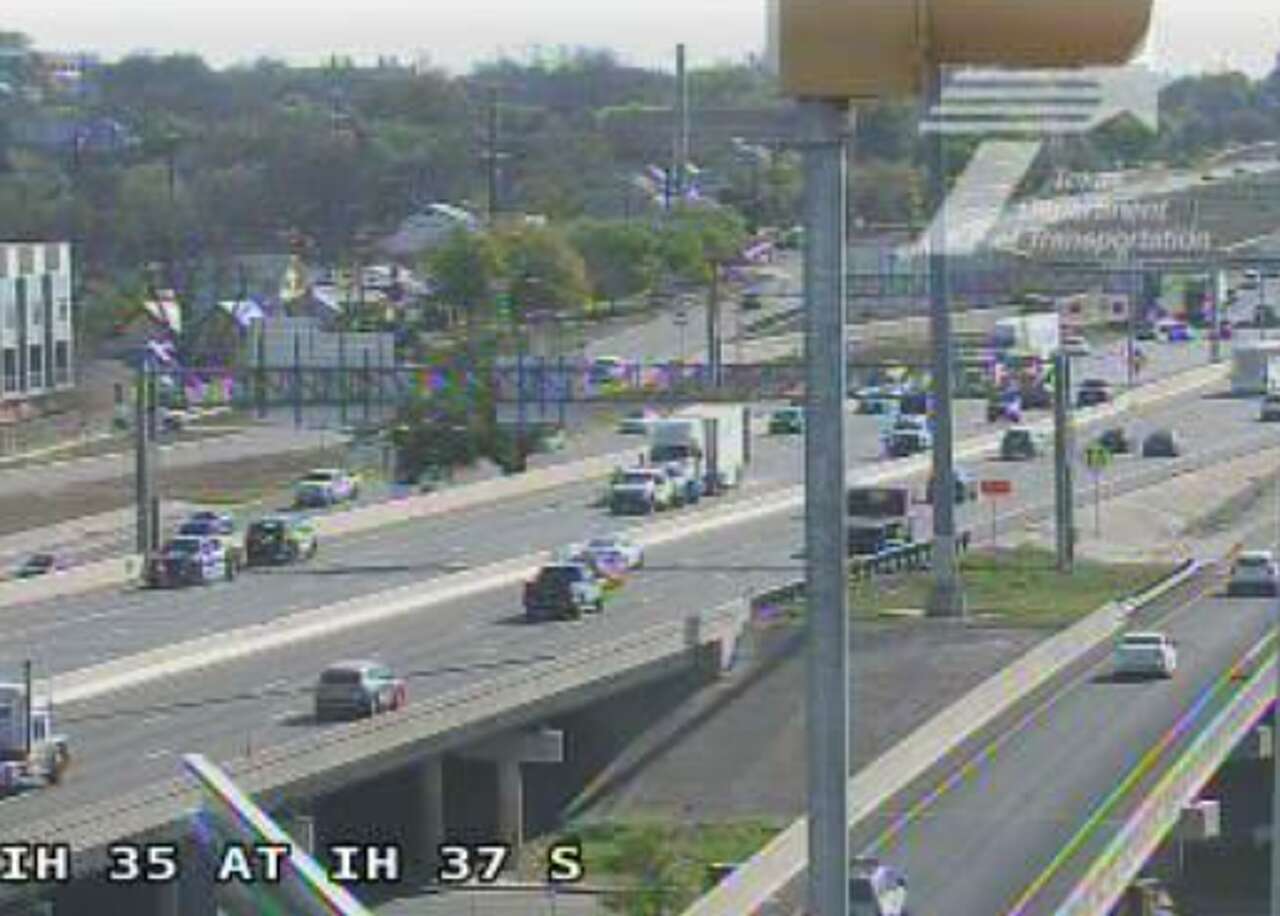 Major crash shuts down I-35 south in downtown San Antonio<br><br>