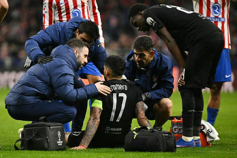 El Tottenham podría tener 13 jugadores menos contra el Liverpool a medida que se agrava la crisis de descenso.