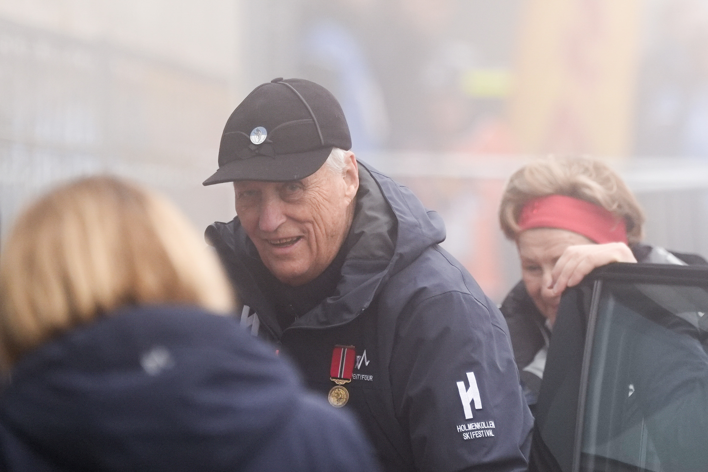 Kong Harald fikk med seg femmila i Holmenkollen lørdag. Foto: Terje Pedersen / NTB