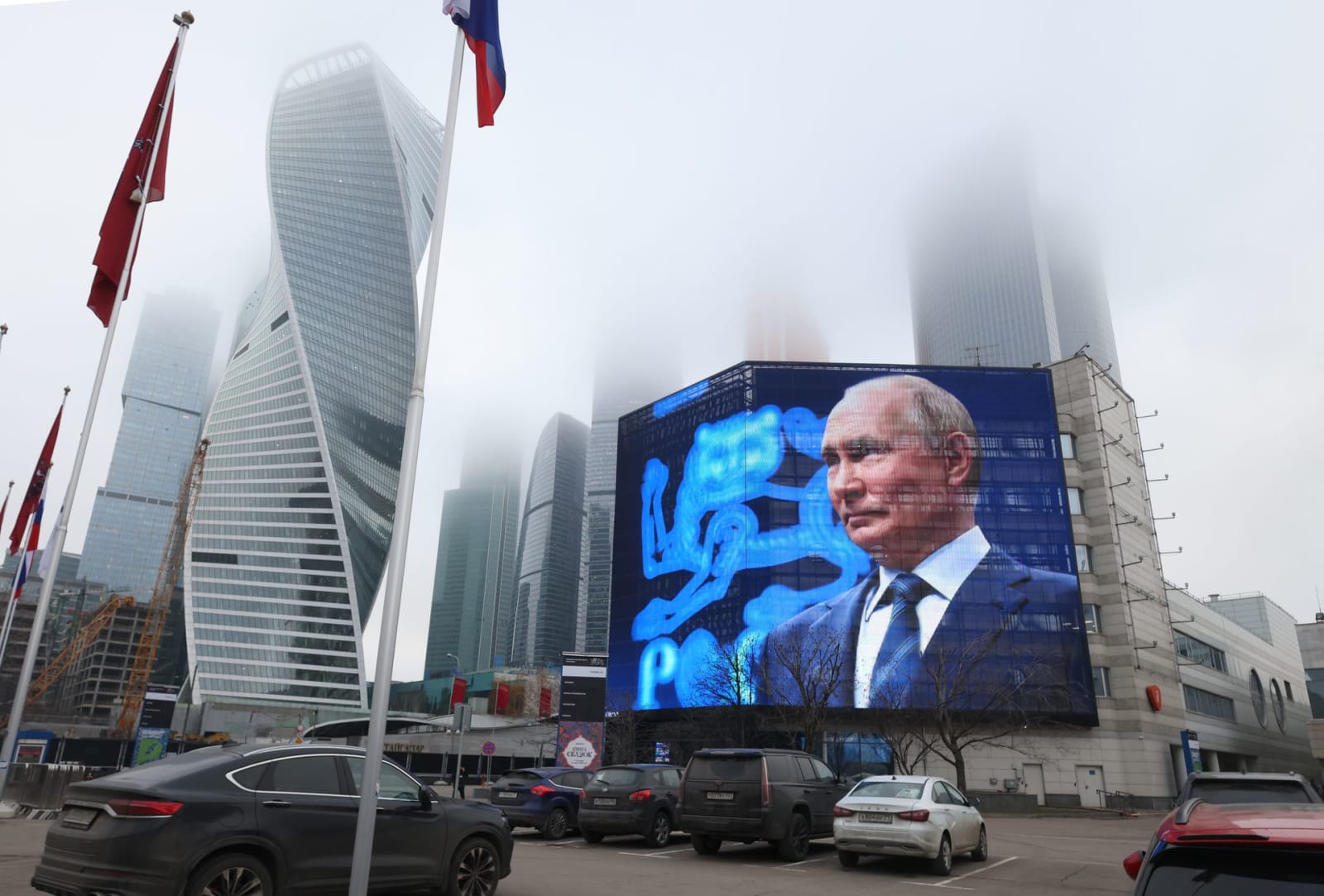 Moscow residents turn to pagers, printed maps as Russia enforces ...