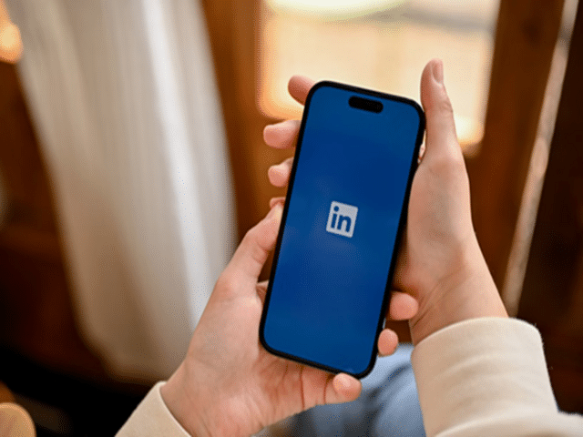 LinkedIn AI: AI will now curate posts on the LinkedIn feed; strict ...