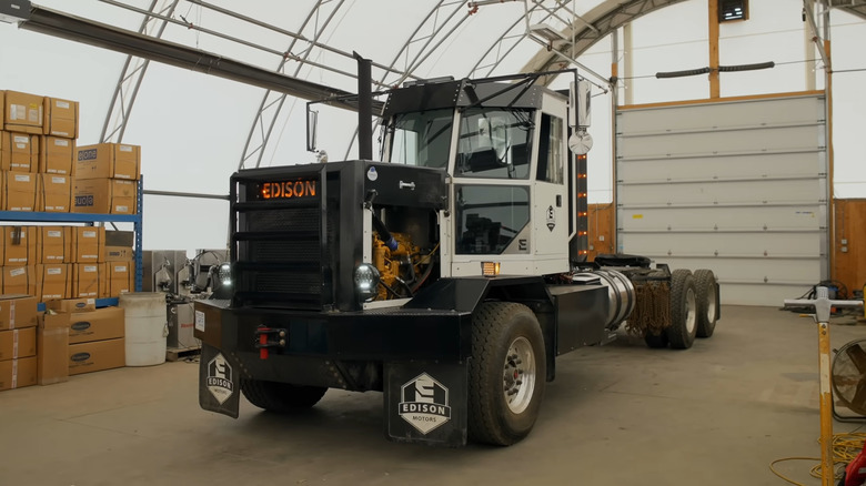 The benefits of diesel electric semi trucks, and where they still fall ...