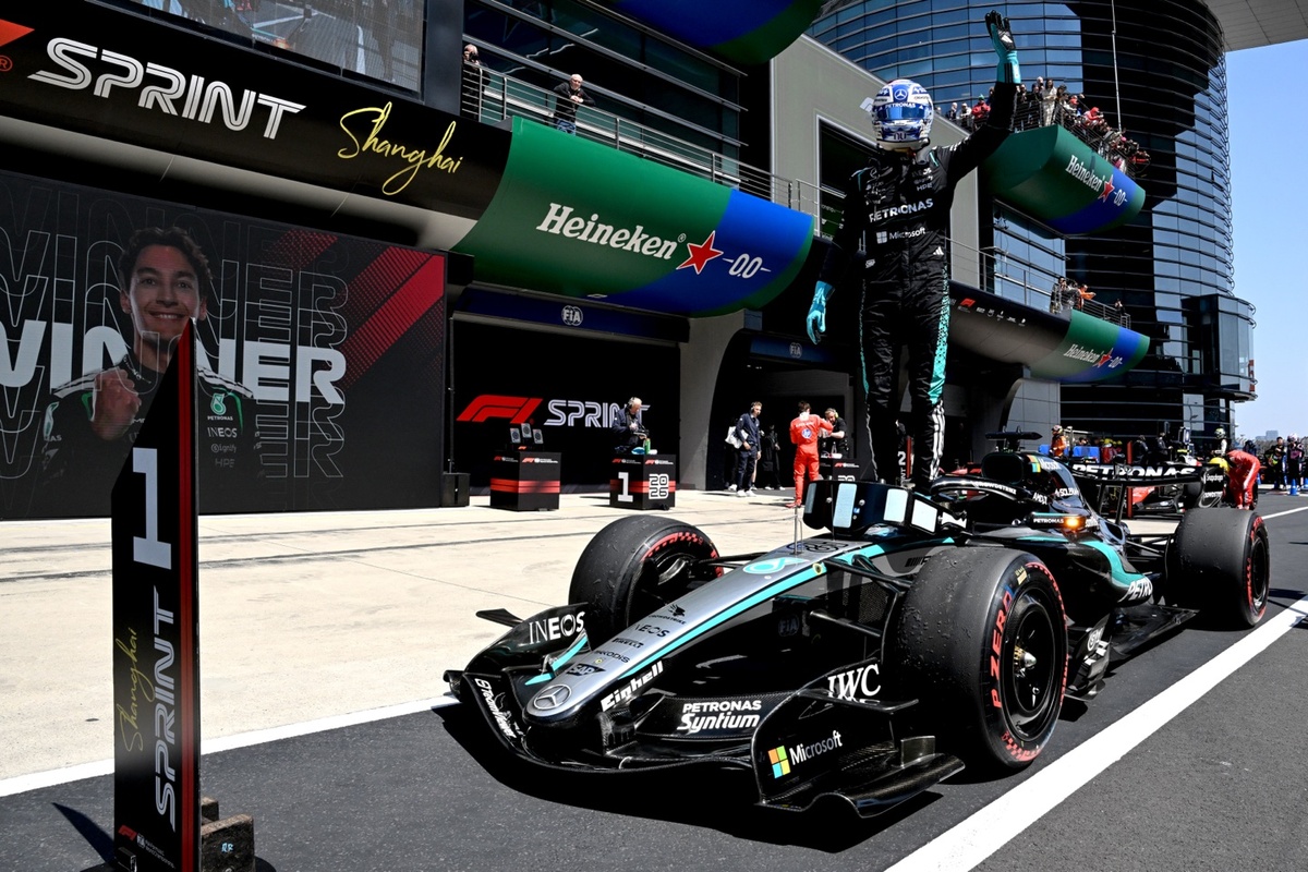 F1 Chinese GP: Russell survives early Hamilton attack to win sprint