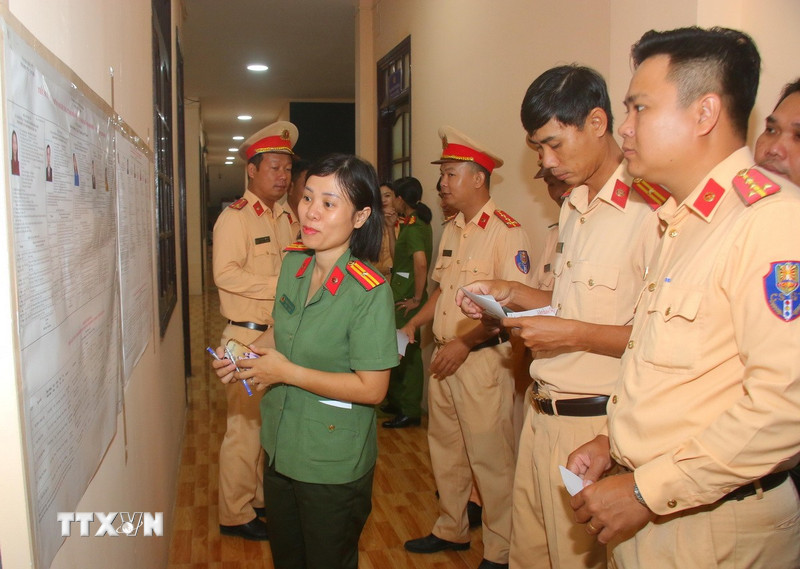 Cử tri lực lượng vũ trang Cần Thơ hân hoan đi bầu cử sớm