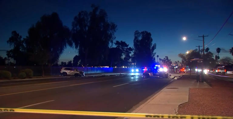 Driver flees after crash kills passenger, hurts 2 others in west Phoenix