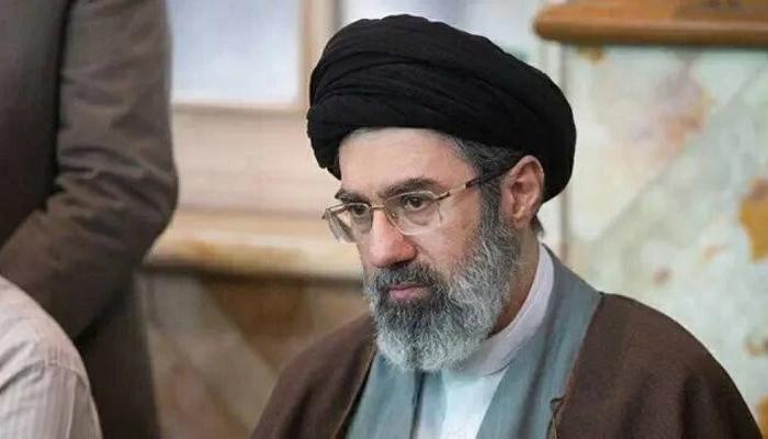 تقرير غربي يشكك في علم مجتبى خامنئي بالحرب.. «قد يكون في غيبوبة»