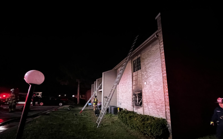 1 hospitalized, 2 displaced after apartment fire in northeast Louisville