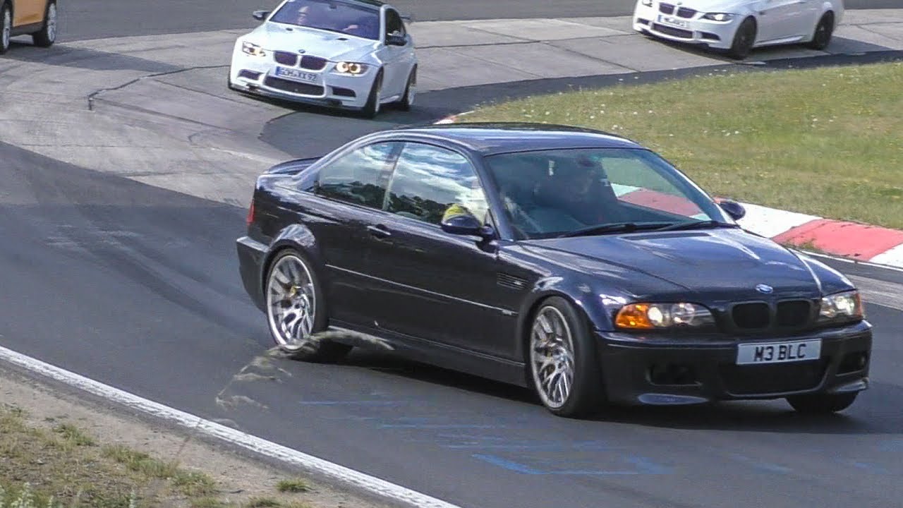 On-track highlights with dynamic driving and jumps
