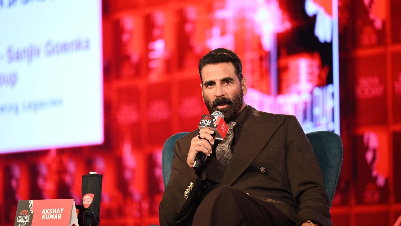 Akshay Kumar drops politics for peace at home
