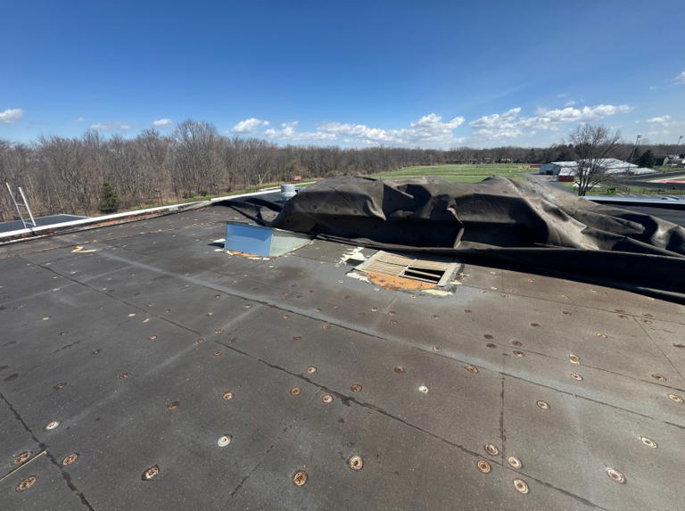 Severe winds cause roof damage, closure of Mississinewa High School