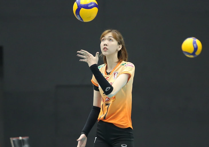 Cô gái Việt cao 1m95 và đồng đội vô địch chặng 2 bóng chuyền Thái Lan