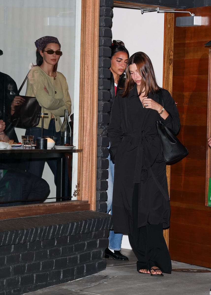 Kendall Jenner’s bandana streak continues on a dinner date with Hailey ...