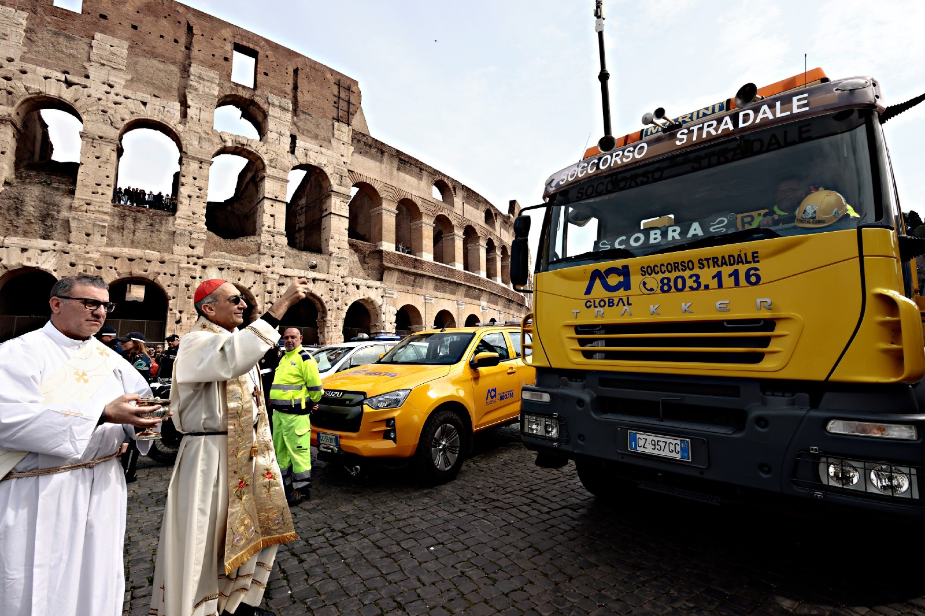Auto: S Francesca Romana, al Colosseo la tradizionale benedizione degli ...