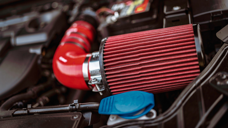 Why you might want an oiled air filter vs. a dry one