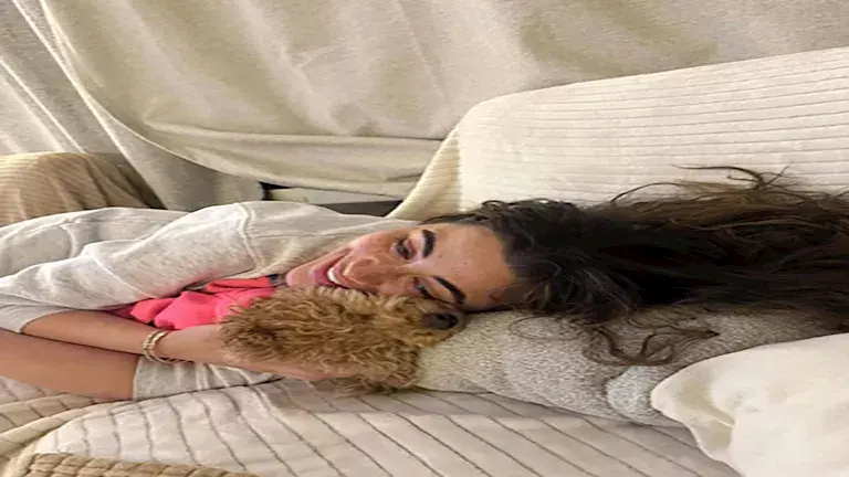 يارا السكري تنشر صور جديدة مع كلبها