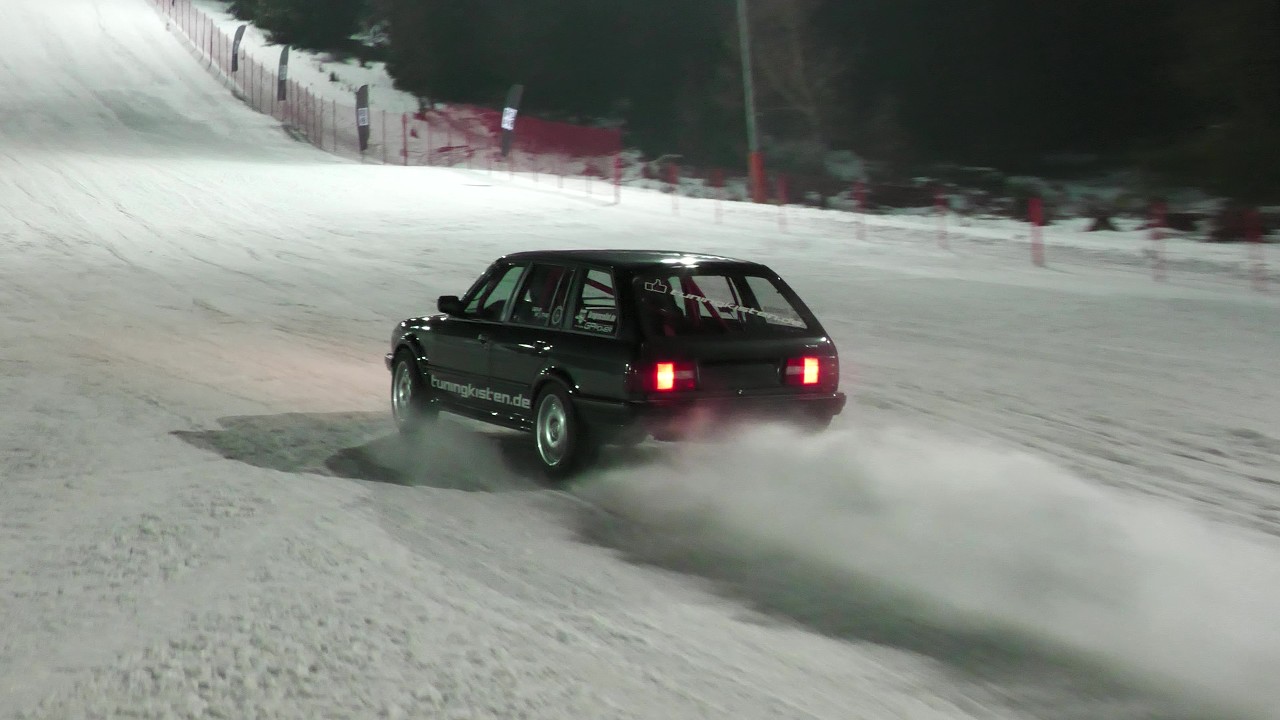 Modified BMW 325iX attacks on snowy hill track