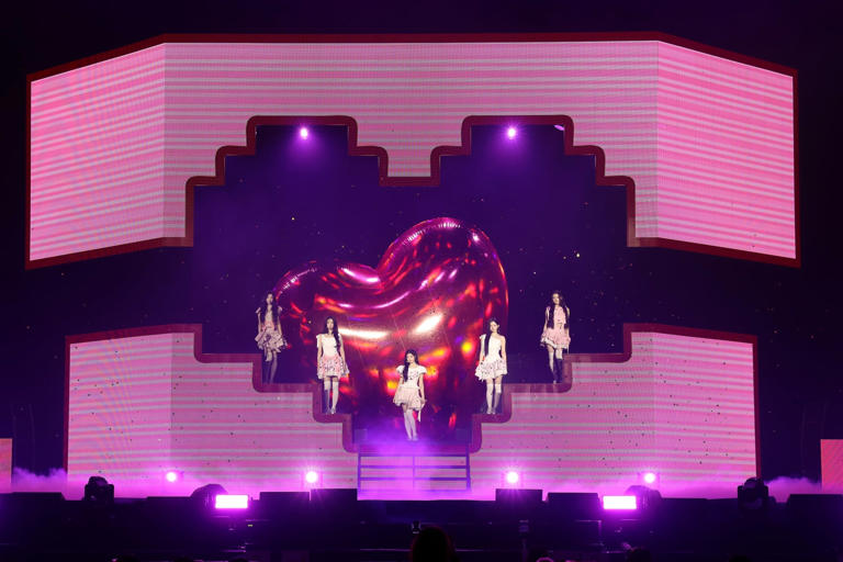ILLIT's first solo concert sells out in Seoul