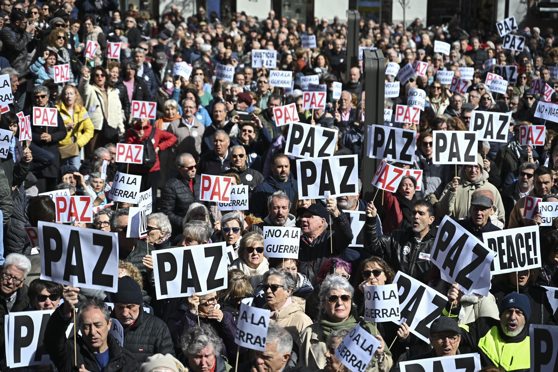 Miles de personas salen a la calle en España para gritar 'No a la ...