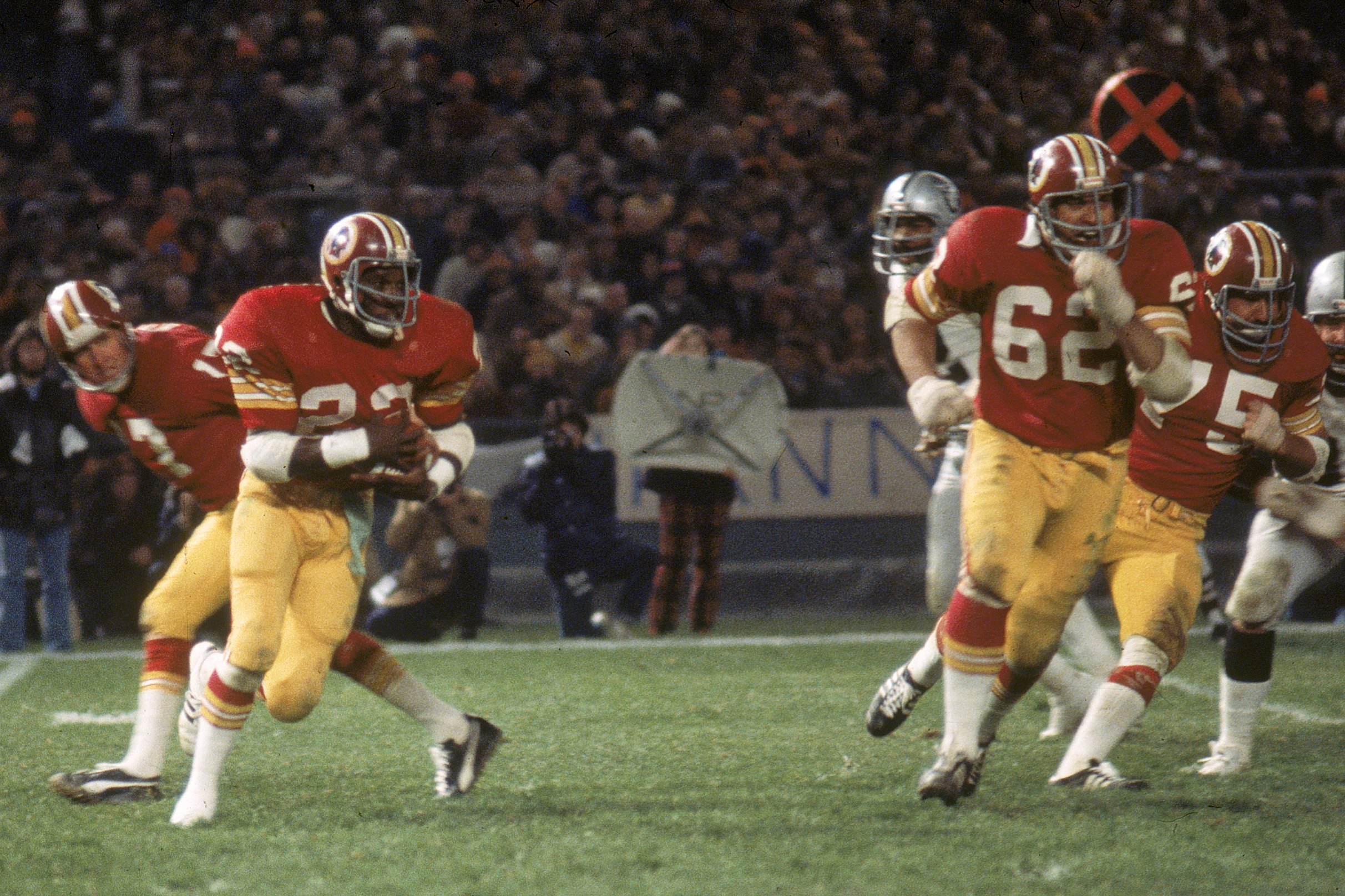 A former Cowboys lineman and Super Bowl veteran died after a cancer battle