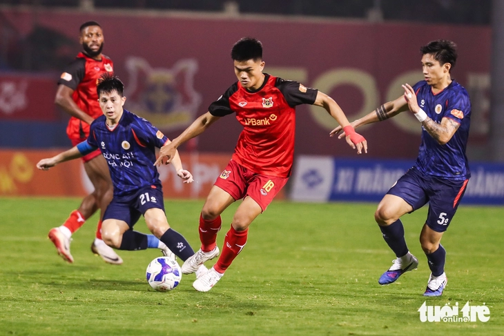 HLV Vũ Tiến Thành: 'Ban huấn luyện cũ cho cầu thủ nghỉ quá dài'