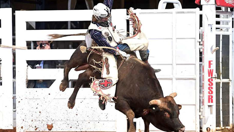 Rookie bull rider Hayden Walsh slides into the top 10 after breakout ...