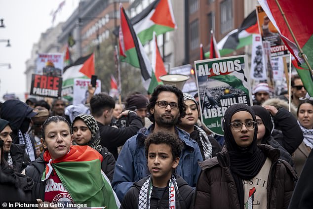 One thousand riot police on alert for clashes at pro-Iran demonstration ...