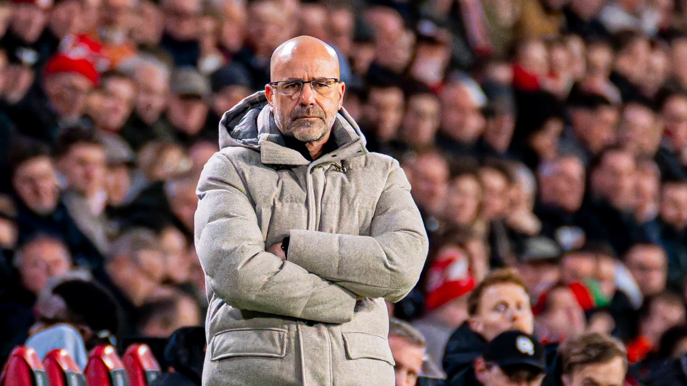 PSV-trainer Bosz heeft heel duidelijke mening over handsbal Linssen