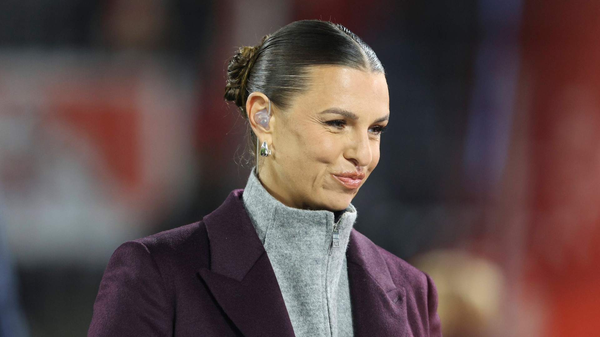 Laura Wontorra lässt im Glitzer-Blazer die Herzen höherschlagen