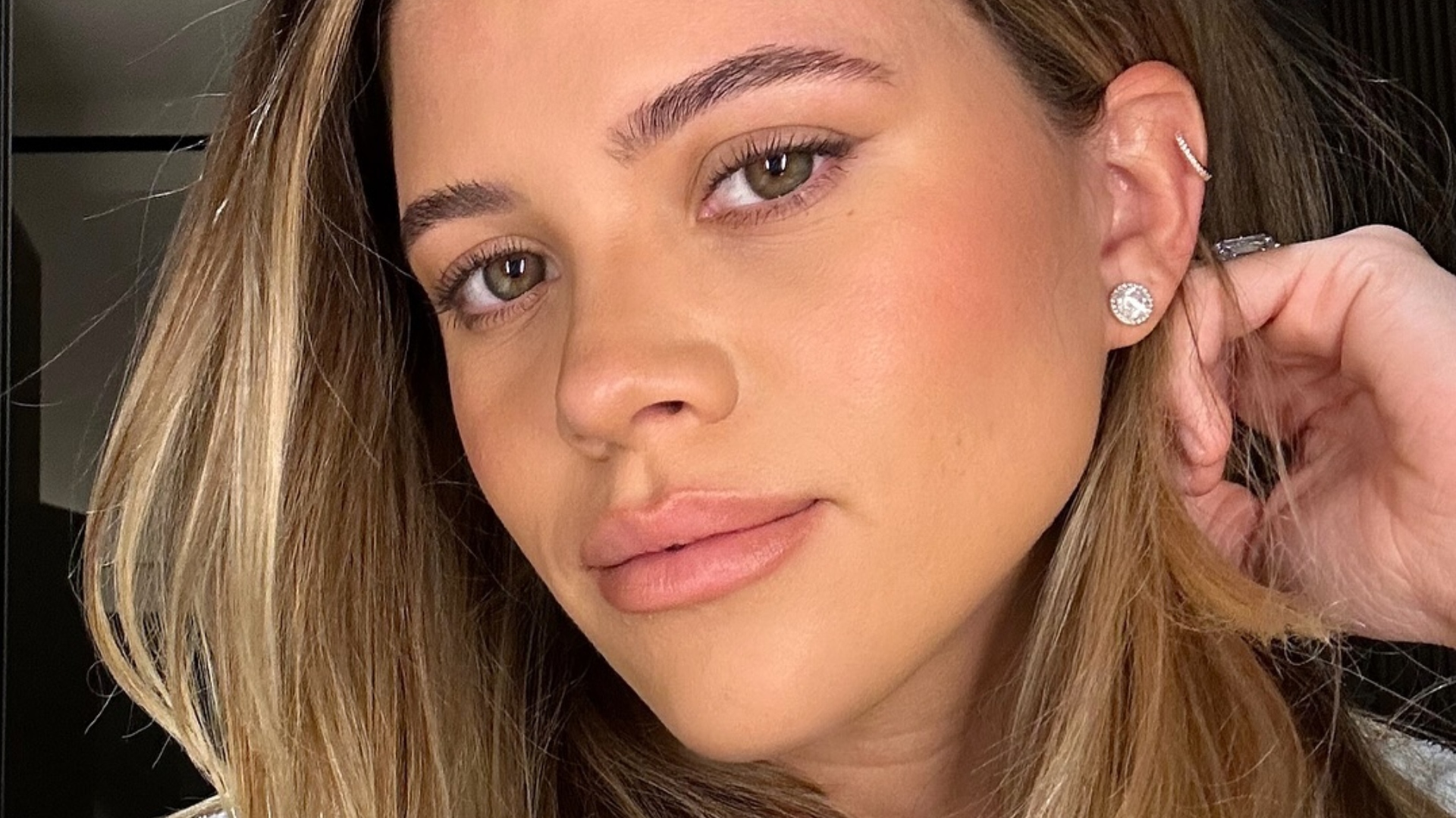 Pregnant with her second child, this American model shows off her baby bump<br><br>