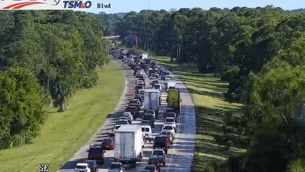 Two right lanes blocked after multi-vehicle crash on I-95 South in Port ...