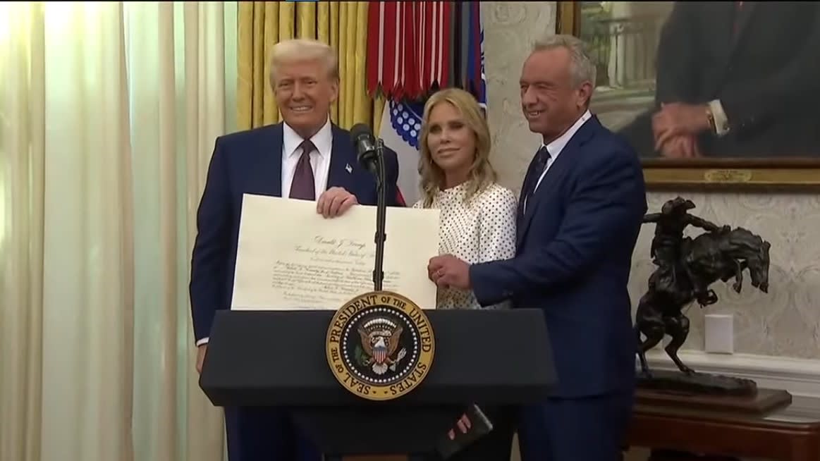 Trump team in damage control as White House aides shield president from ...